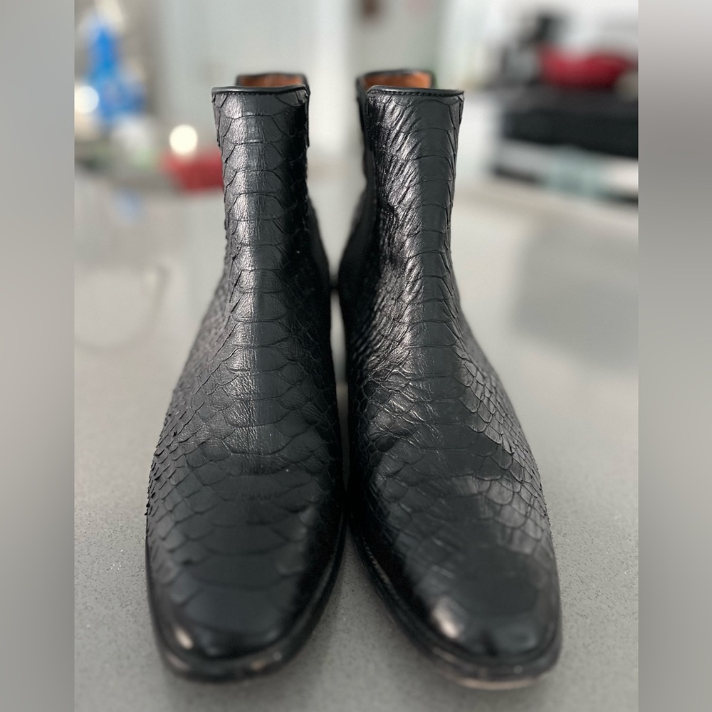 FRYE Dara Chelsea Snake Embossed Women Ankle Boot 10B